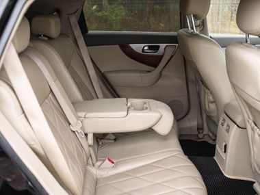 Infiniti QX70 2016 года, 163 861 км - вид 16