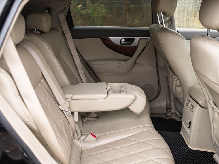 Infiniti QX70 2016 года, 163 861 км - вид 16