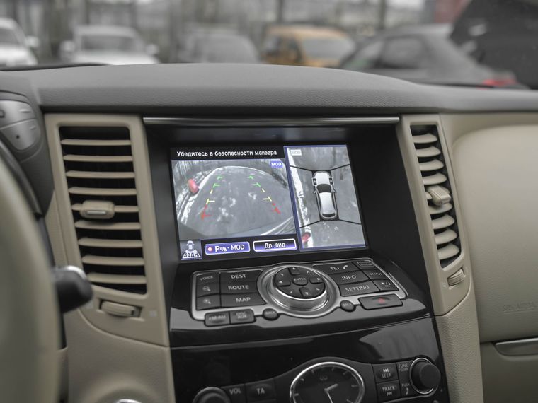 Infiniti QX70 2016 года, 163 861 км - вид 10