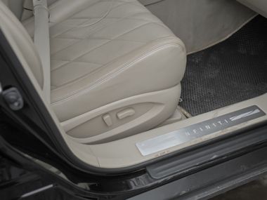 Infiniti QX70 2016 года, 163 861 км - вид 17