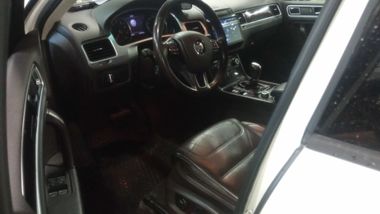 Volkswagen Touareg 2011 года, 129 725 км - вид 5