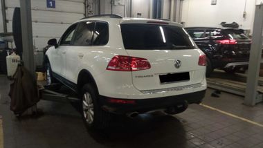 Volkswagen Touareg 2011 года, 129 725 км - вид 4