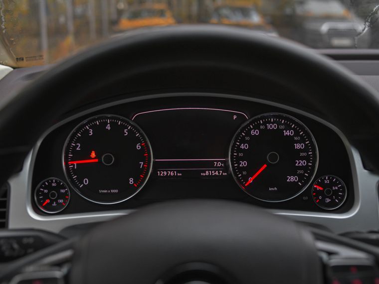 Volkswagen Touareg 2011 года, 129 725 км - вид 5