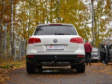 Volkswagen Touareg 2011 года, 129 725 км - вид 4