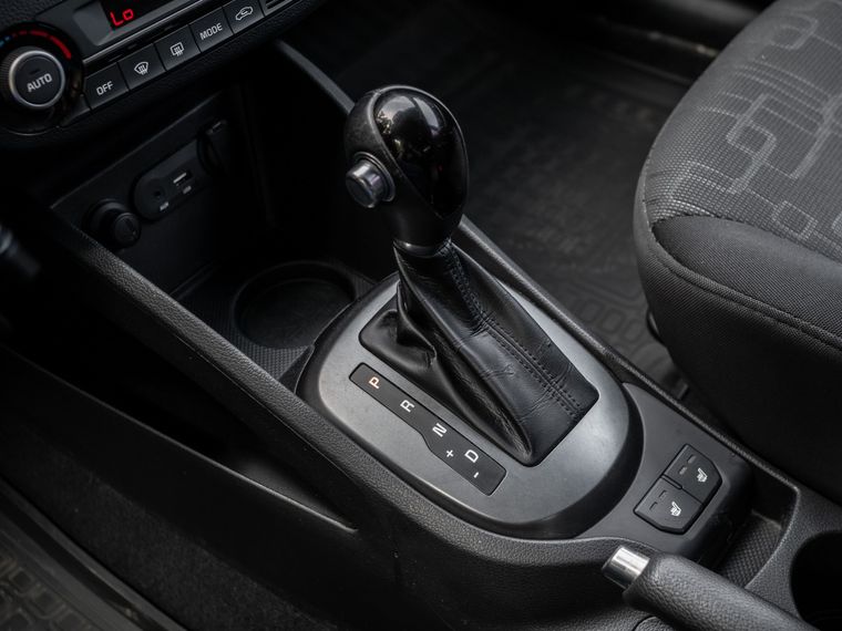 KIA Rio 2015 года, 115 419 км - вид 9