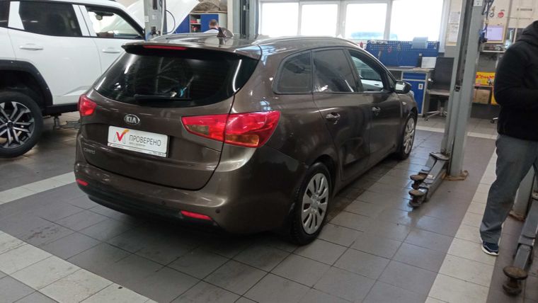 KIA Ceed 2018 года, 216 965 км - вид 3
