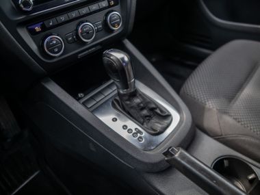 Volkswagen Jetta 2013 года, 211 879 км - вид 9