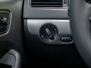 Volkswagen Jetta 2013 года, 211 879 км - вид 11