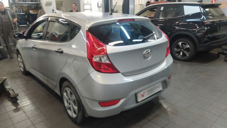 Hyundai Solaris 2014 года, 119 765 км - вид 4