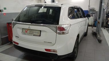 Mitsubishi Outlander 2014 года, 140 447 км - вид 3