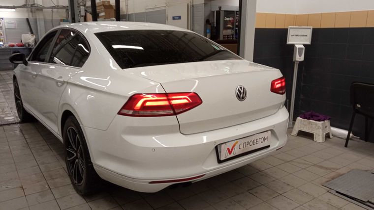 Volkswagen Passat 2015 года, 183 172 км - вид 4