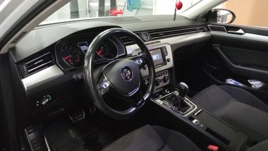 Volkswagen Passat 2015 года, 183 172 км - вид 5