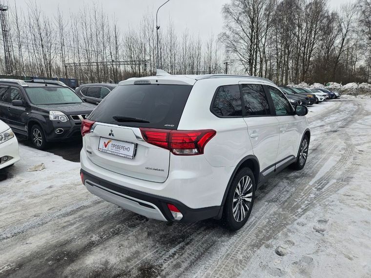 Mitsubishi Outlander 2019 года, 181 000 км - вид 4