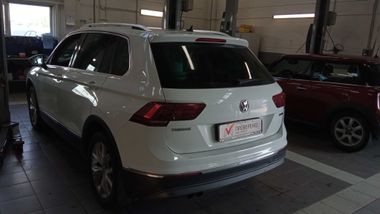 Volkswagen Tiguan 2018 года, 219 967 км - вид 4