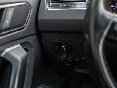Volkswagen Tiguan 2018 года, 219 967 км - вид 11