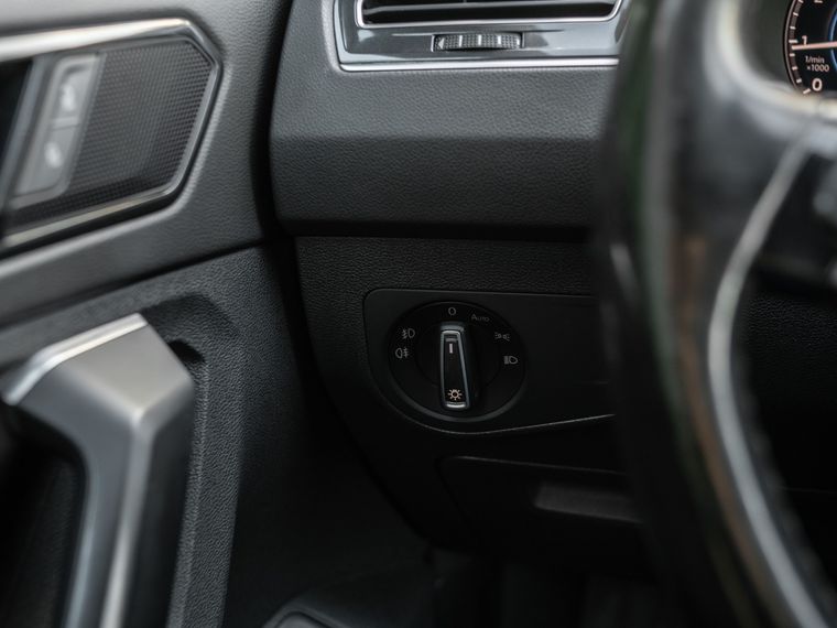 Volkswagen Tiguan 2018 года, 219 967 км - вид 11