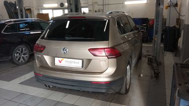 Volkswagen Tiguan 2018 года, 93 000 км - вид 3