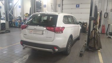 Mitsubishi Outlander 2018 года, 124 391 км - вид 3