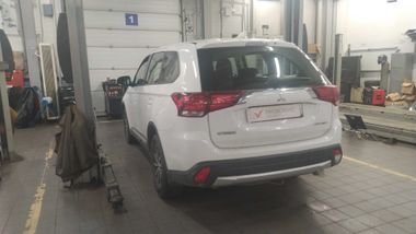 Mitsubishi Outlander 2018 года, 124 391 км - вид 4