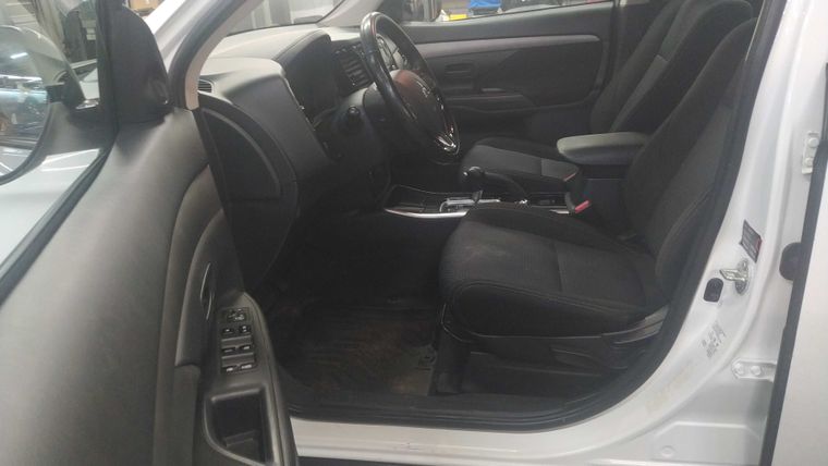 Mitsubishi Outlander 2018 года, 124 391 км - вид 5