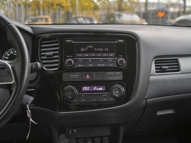 Mitsubishi Outlander 2018 года, 124 391 км - вид 9