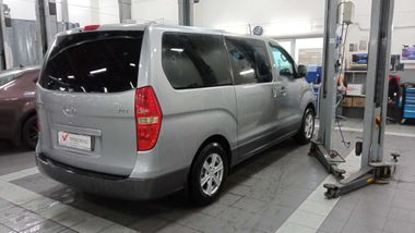 Hyundai H-1 2011 года, 581 715 км - вид 3