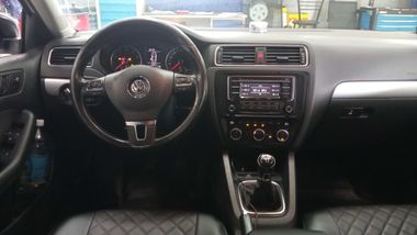 Volkswagen Jetta 2013 года, 231 242 км - вид 5
