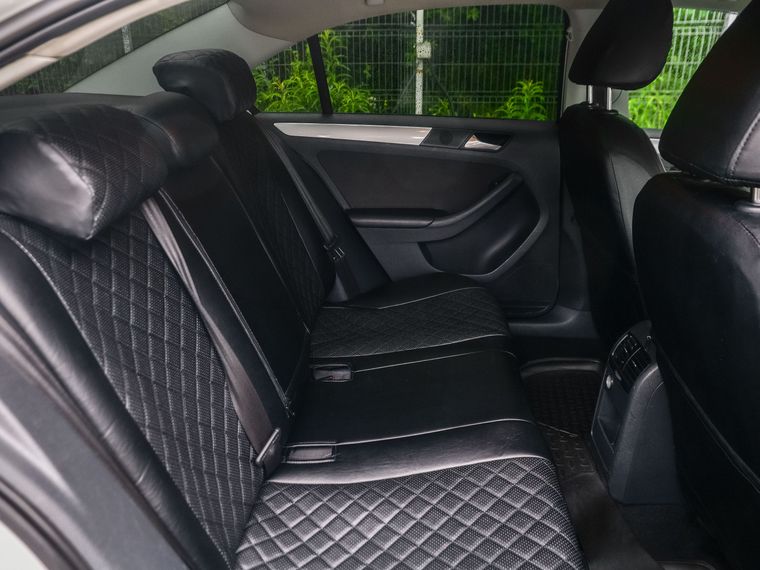 Volkswagen Jetta 2013 года, 231 242 км - вид 10