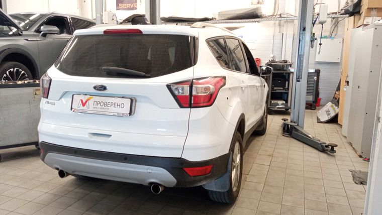 Ford Kuga 2017 года, 140 314 км - вид 3