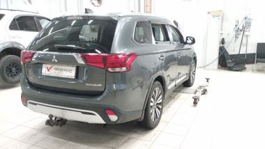 Mitsubishi Outlander 2018 года, 147 287 км - вид 3
