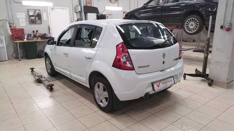 Renault Sandero 2013 года, 158 976 км - вид 4