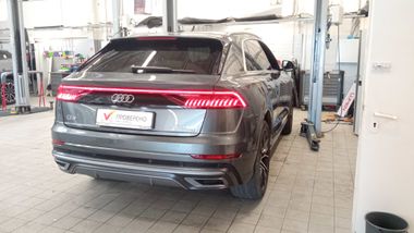 Audi Q8 2018 года, 130 500 км - вид 3