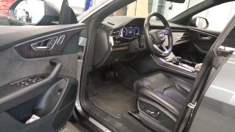 Audi Q8 2018 года, 130 500 км - вид 5