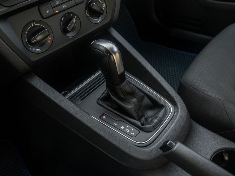Volkswagen Jetta 2016 года, 168 030 км - вид 8