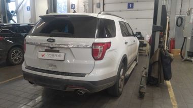Ford Explorer 2018 года, 59 304 км - вид 3