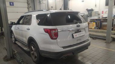 Ford Explorer 2018 года, 59 304 км - вид 4