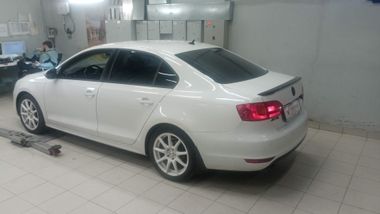 Volkswagen Jetta 2014 года, 172 414 км - вид 4