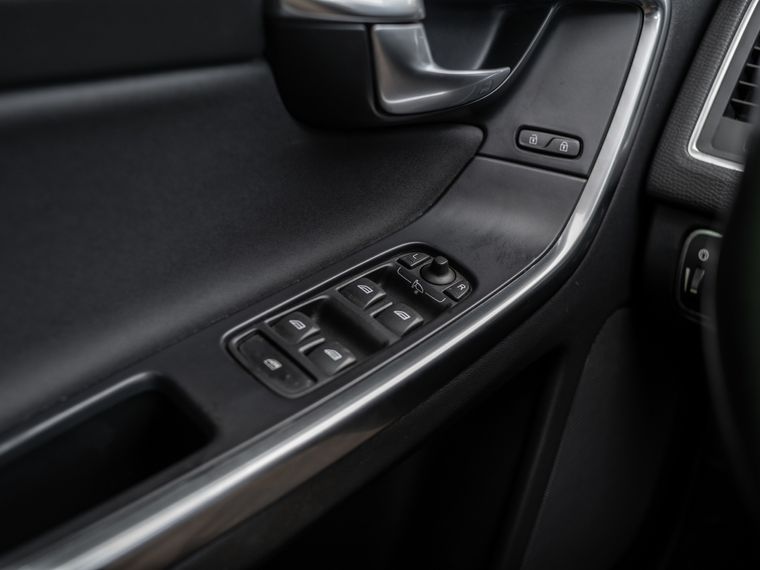 Volvo XC60 2013 года, 197 980 км - вид 9