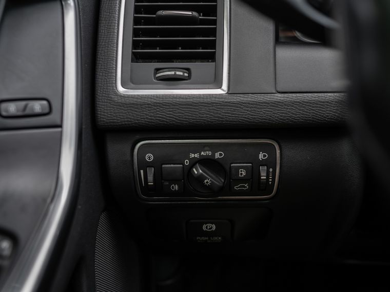 Volvo XC60 2013 года, 197 980 км - вид 10