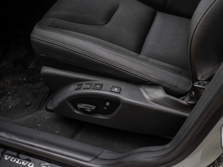 Volvo XC60 2013 года, 197 980 км - вид 11