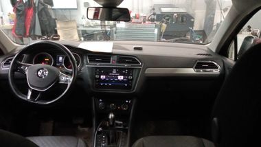 Volkswagen Tiguan 2020 года, 171 312 км - вид 3