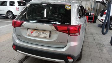 Mitsubishi Outlander 2017 года, 250 128 км - вид 3