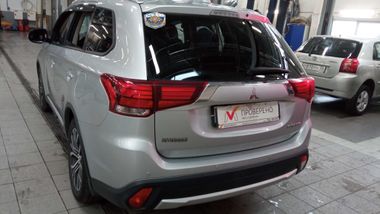 Mitsubishi Outlander 2017 года, 250 128 км - вид 4