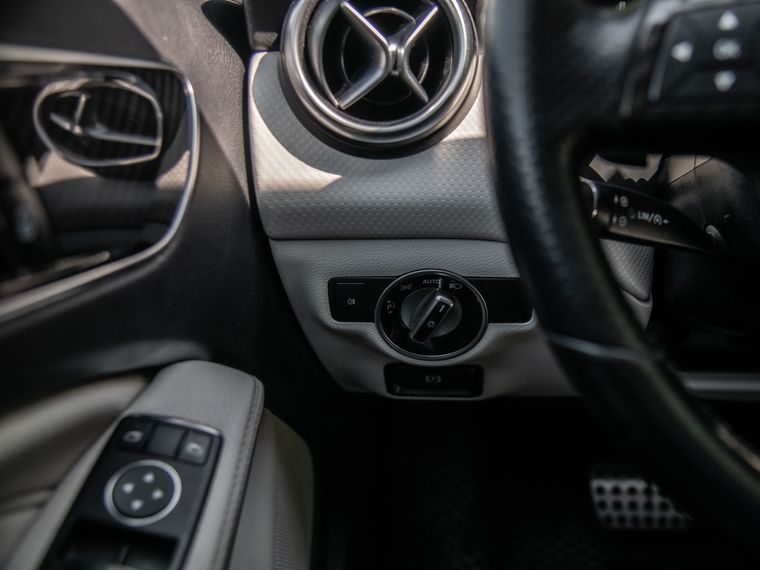 Mercedes-Benz A-класс 2013 года, 203 048 км - вид 12