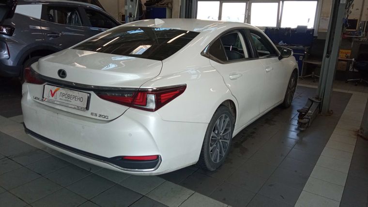 Lexus ES 2021 года, 96 765 км - вид 3
