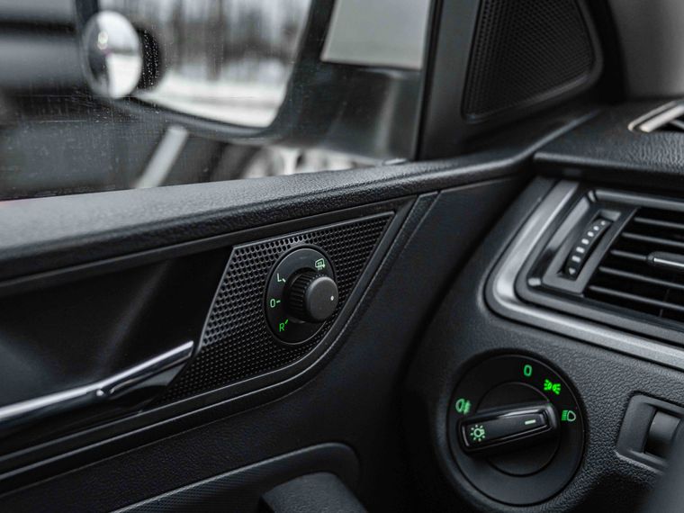 Skoda Rapid 2018 года, 99 000 км - вид 9