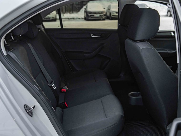 Skoda Rapid 2018 года, 99 000 км - вид 11