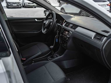Skoda Rapid 2018 года, 99 000 км - вид 12