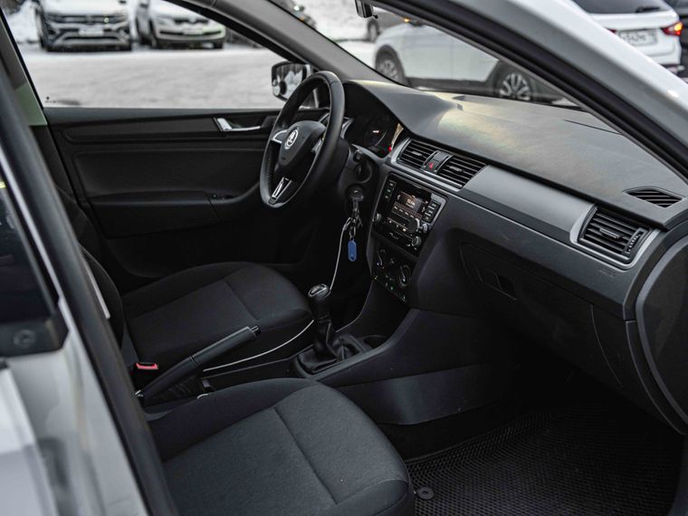 Skoda Rapid 2018 года, 99 000 км - вид 12