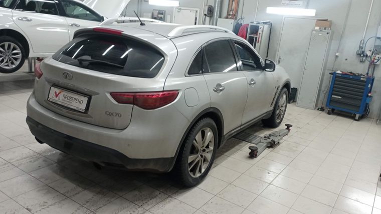 Infiniti QX70 2013 года, 116 131 км - вид 3